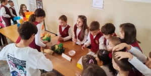 „Ce înseamnă să fii un bun român?”: Lecția de solidaritate a micilor elevi de la Școala „Nicoale Iorga” Baia Mare