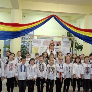 Identitate și emoție: Program artistic dedicat Zilei Naționale la Şcoala Gimnazială „Alexandru Ioan Cuza” Baia Mare