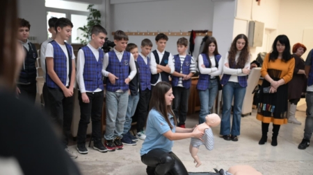 „Când secundele contează”: ateliere de acordare a primului ajutor în unitățile de învățământ din Maramureș