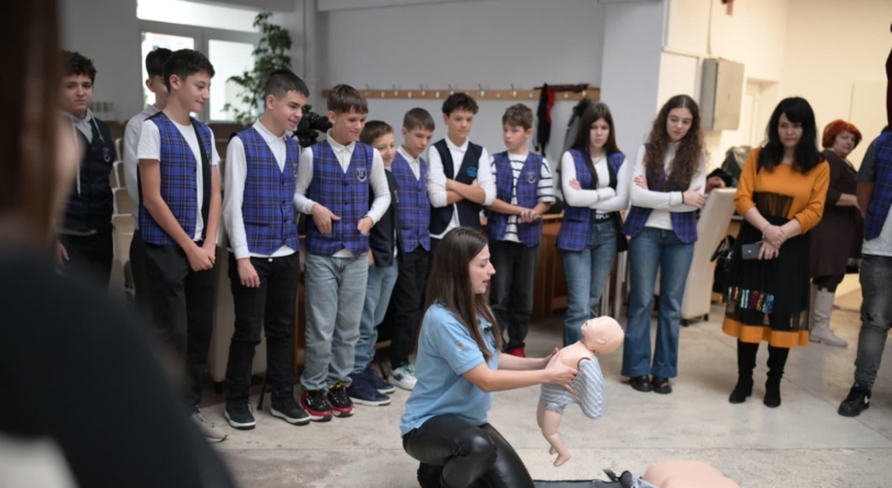 „Când secundele contează”: ateliere de acordare a primului ajutor în unitățile de învățământ din Maramureș