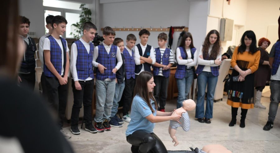 „Când secundele contează”: ateliere de acordare a primului ajutor în unitățile de învățământ din Maramureș