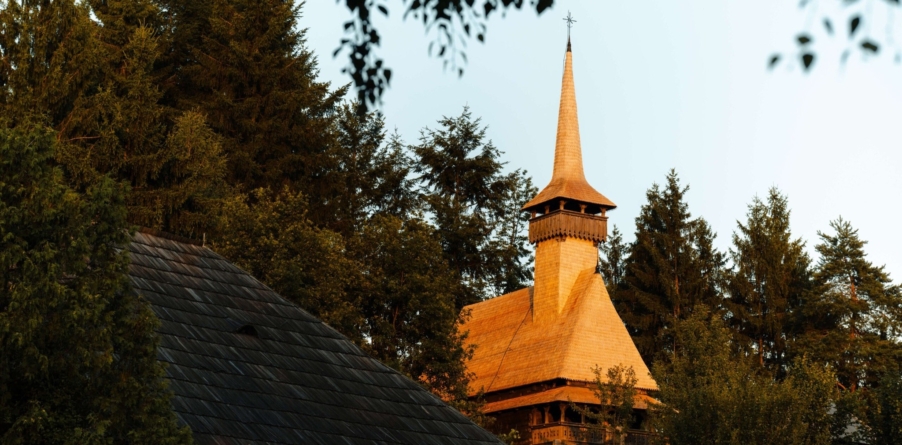 Proiectul restaurării bisericii de lemn din Muzeul Satului Maramureșean a fost finalizat