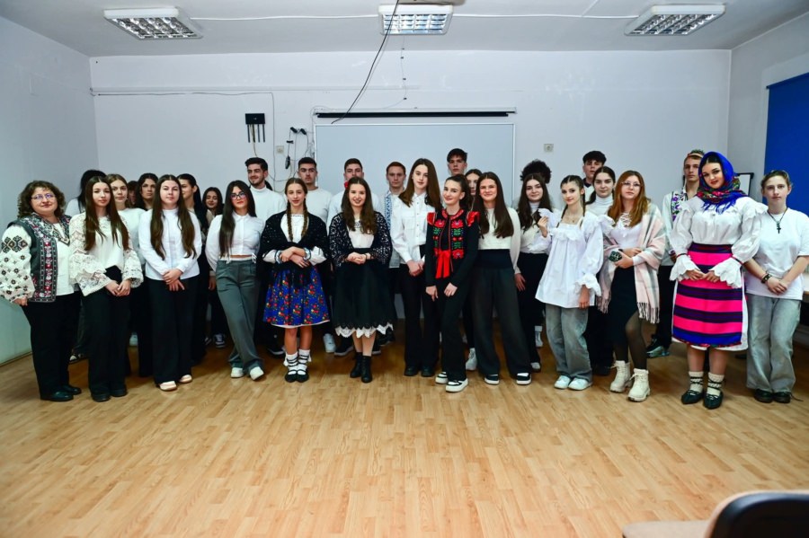 Ziua Marii Uniri a fost marcată în avans, la Colegiul Economic „Nicolae Titulescu” din Baia Mare