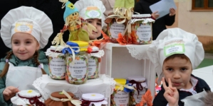 Concursul culinar „Cel mai colorat borcan” aflat la ediția a III-a a reunit numeroși elevi și preșcolari maramureșeni la Seini