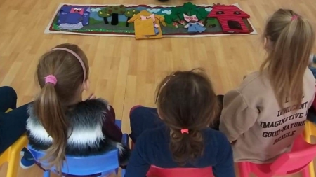 ”Covorul povestitor” pentru copii, mămici și tătici