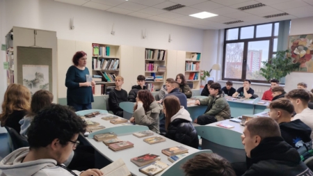 Biblioteca Județeană „Petre Dulfu” a găzduit o activitate dedicată familiei, pentru elevii clasei a IX-a de la Colegiul Tehnic „George Barițiu” Baia Mare