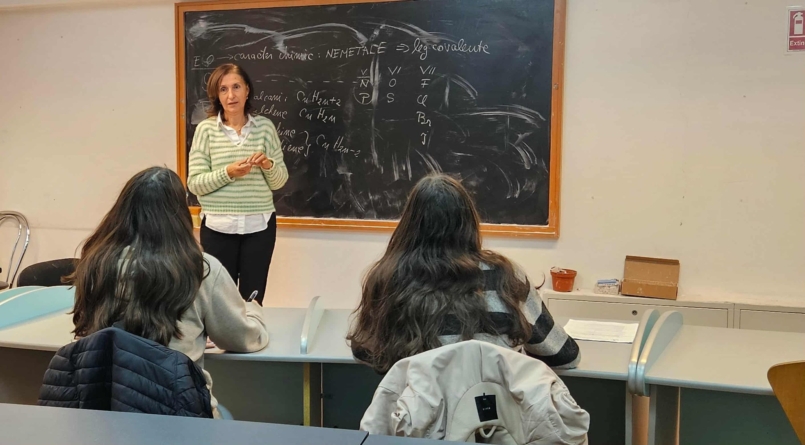 Curs de chimie organică și anorganică la Biblioteca Județeană