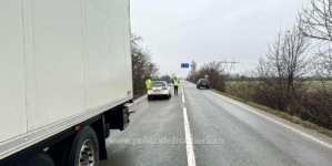 Transport de 4,5 tone de încălțăminte uzată care ar fi urmat să ajungă în Baia Mare, oprit de polițiștii de frontieră