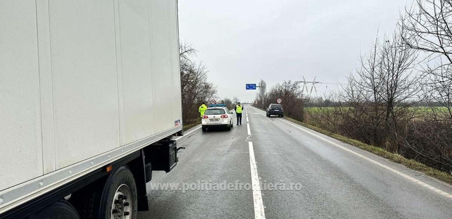 Transport de 4,5 tone de încălțăminte uzată care ar fi urmat să ajungă în Baia Mare, oprit de polițiștii de frontieră