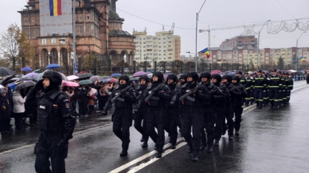 Defilare și expoziție de autospeciale ale Jandarmeriei Maramureș, de Ziua Națională a României