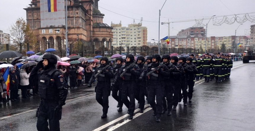 Defilare și expoziție de autospeciale ale Jandarmeriei Maramureș, de Ziua Națională a României