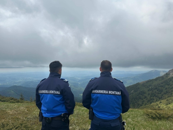 Sfaturi de la jandarmii montani pentru amatorii de drumeții la altitudine