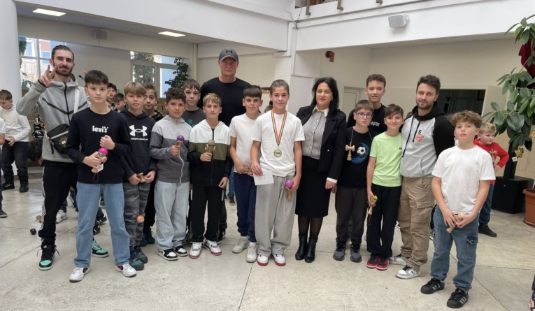 Elevii de la Școala Gimnazială „Dimitrie Cantemir” Baia Mare s-au întrecut în mișcările cu Kendama