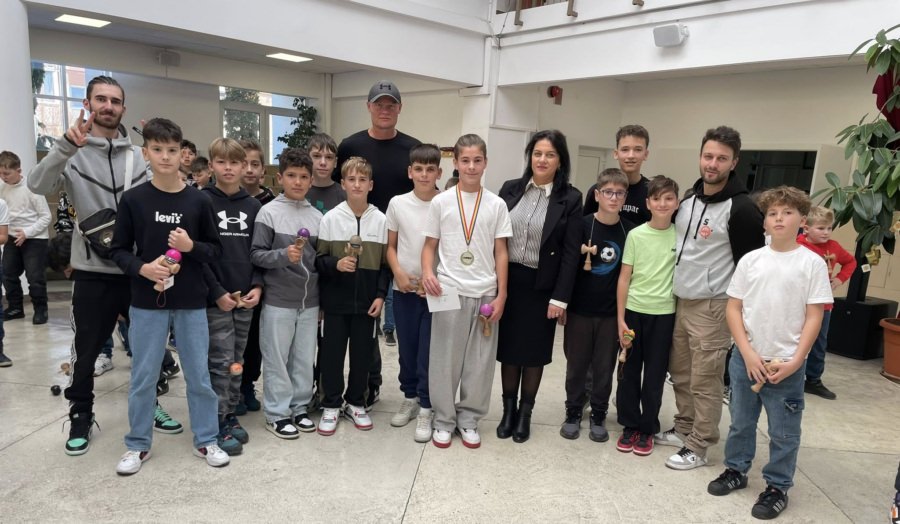 Elevii de la Școala Gimnazială „Dimitrie Cantemir” Baia Mare s-au întrecut în mișcările cu Kendama