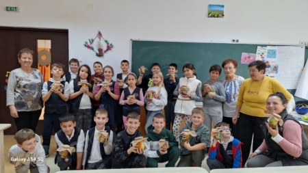 Elevii au învățat să pregătească murături, ca în cămara bunicii