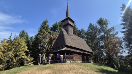 S-au finalizat lucrările de restaurare a bisericii de lemn din Oncești