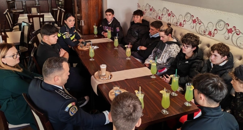 Elevii de la Liceul Tehnologic de Transporturi Auto Baia Sprie, la limonadă cu polițiștii