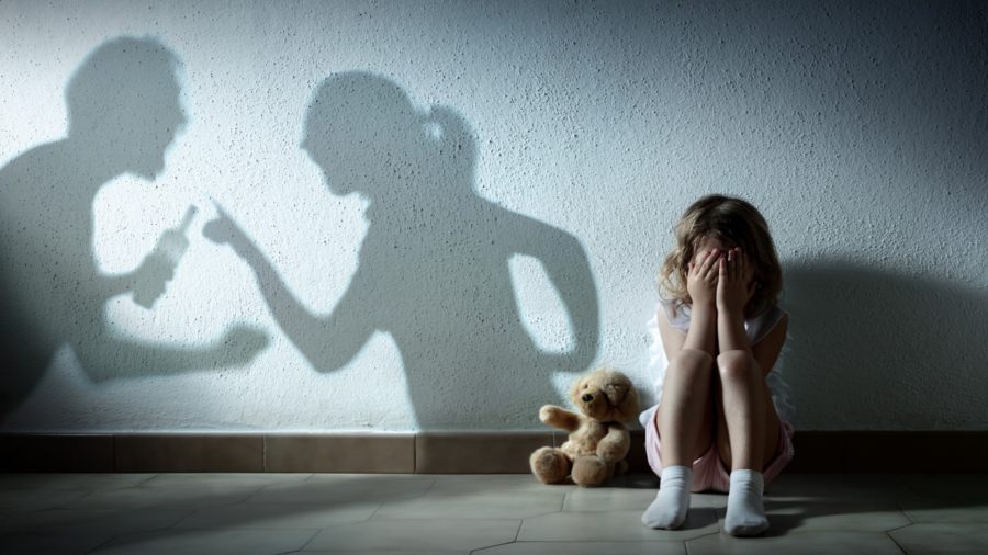 Piesa de teatru „Regăsirea prin durere”: o poveste despre combaterea violenței domestice, în Coaș