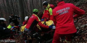 Intervenție a salvamontiștilor în sprijinul unui bărbat rănit, într-o zonă greu accesibilă