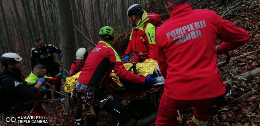 Intervenție a salvamontiștilor în sprijinul unui bărbat rănit, într-o zonă greu accesibilă