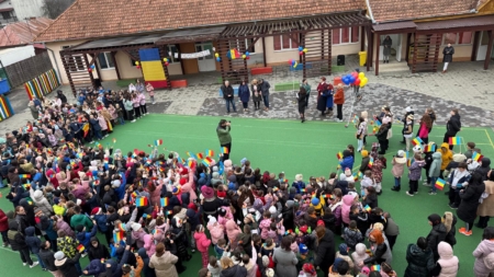 Elevii ciclului primar din Seini au serbat ziua de 1 Decembrie, printr-un spectacol muzical și poetic