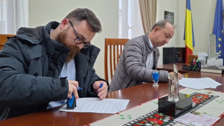 Două contracte semnate pentru dotări în școli și grădinițe la Sighet