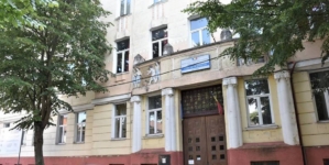 Mutarea elevilor la marginea orașului stârnește indignare în rândul părinților și comunității sătmărene