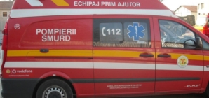 Accident cu un excavator și un microbuz în Mara. Două persoane au fost transportate la spital