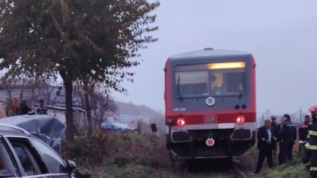IPJ: Trecerea la nivel cu calea ferată din Țicău, unde o mașină a fost lovită ieri de tren, e neautorizată