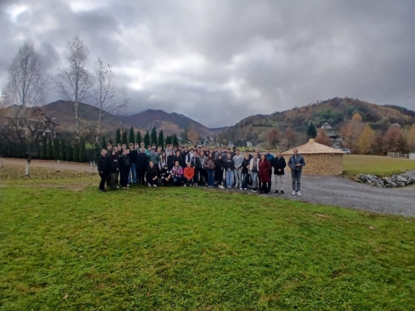 „Școala Verde” la Liceul Teoretic „Bogdan Vodă” din Vișeu de Sus: elevii au avut parte de activități creative, ateliere interactive și drumeții în natură