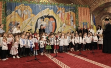 Numeroase grupuri de colindători din Maramureș și Sătmar, primiți la Catedrala Episcopală din Baia Mare