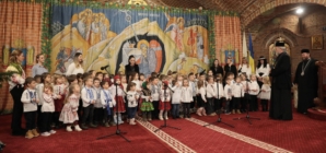 Numeroase grupuri de colindători din Maramureș și Sătmar, primiți la Catedrala Episcopală din Baia Mare