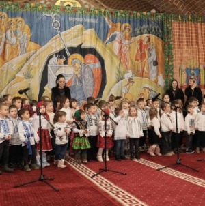 Numeroase grupuri de colindători din Maramureș și Sătmar, primiți la Catedrala Episcopală din Baia Mare