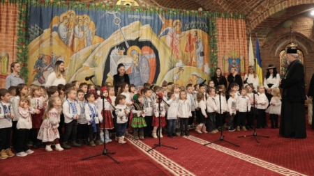 Numeroase grupuri de colindători din Maramureș și Sătmar, primiți la Catedrala Episcopală din Baia Mare