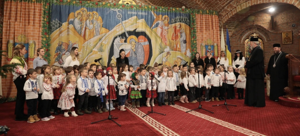 Numeroase grupuri de colindători din Maramureș și Sătmar, primiți la Catedrala Episcopală din Baia Mare