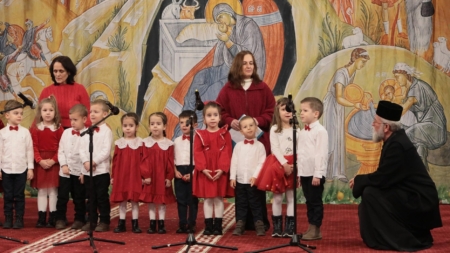 Numeroase grupuri de colindători au adus vestea Nașterii Domnului și astăzi la Catedrala Episcopală Baia Mare