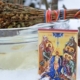 În aceste zile: Preoții merg și sfințesc casele oamenilor prin stropire cu apă sfințită, vestind Botezul lui Hristos