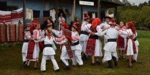 Voie bună și tradiție: Jocuri de Crăciun în satele din Țara Lăpușului