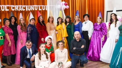 Personalul Gradiniței cu Program Prelungit Târgu Lăpuș pune în scenă spectacolul „Povești încurcate sub Steaua Crăciunului”