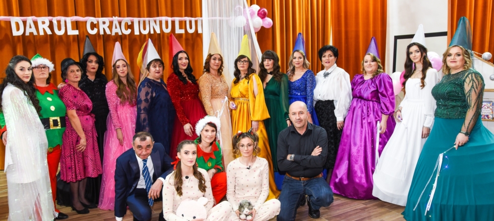 Personalul Gradiniței cu Program Prelungit Târgu Lăpuș pune în scenă spectacolul „Povești încurcate sub Steaua Crăciunului”