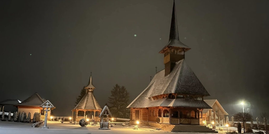 Credincioșii sunt așteptați la Mănăstirea Pietroasa-Borșa în noaptea dintre ani