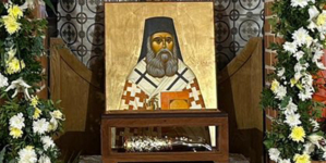 Icoana și racla cu o părticică din moaștele Sfântului Nectarie ajung la Catedrala „Sfântului Iosif Mărturisitorul” din Sighetu Marmației