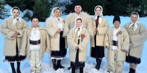 Spirit maramureșean la Bistrița: Ionuț Uivaroși și Grupul Codrenii, într-un concert extraordinar de colinde