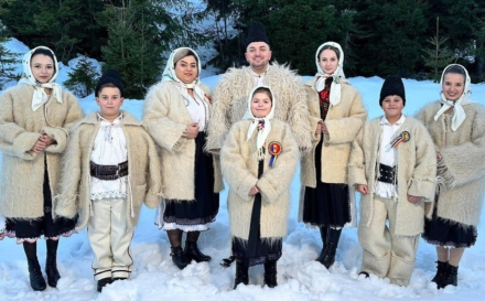 Spirit maramureșean la Bistrița: Ionuț Uivaroși și Grupul Codrenii, într-un concert extraordinar de colinde