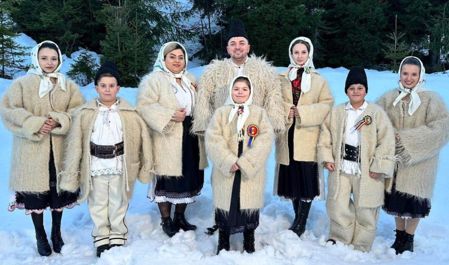 Spirit maramureșean la Bistrița: Ionuț Uivaroși și Grupul Codrenii, într-un concert extraordinar de colinde