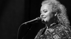 Narcisa Suciu, invitatul special al spectacolului „E vremea colindelor…” de la Teatrul Municipal Baia Mare