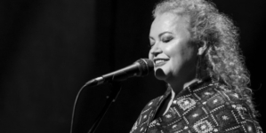 Narcisa Suciu, invitatul special al spectacolului „E vremea colindelor…” de la Teatrul Municipal Baia Mare