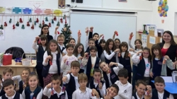 „Magia sărbătorilor de iarnă” – lecție despre tradiție și creativitate pentru elevii Școlii „Nichita Stănescu” Baia Mare