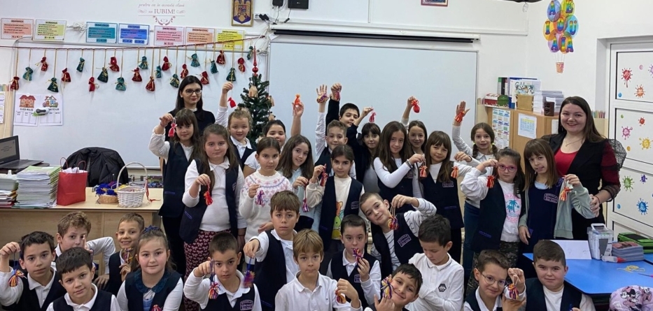 „Magia sărbătorilor de iarnă” – lecție despre tradiție și creativitate pentru elevii Școlii „Nichita Stănescu” Baia Mare