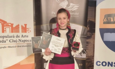 Succes remarcabil pentru Izabela Chiș, elevă a Școlii de Artă Sighetu Marmației, la Concursul Național de Interpretare Muzicală „Pe Aripile Sunetului”